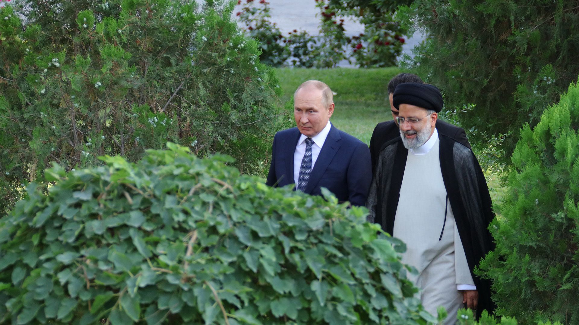 Russian President Vladimir Putin (L) meets with Iranian President Ebrahim Raisi (R) in Tehran ahead of on July 19, 2022. 