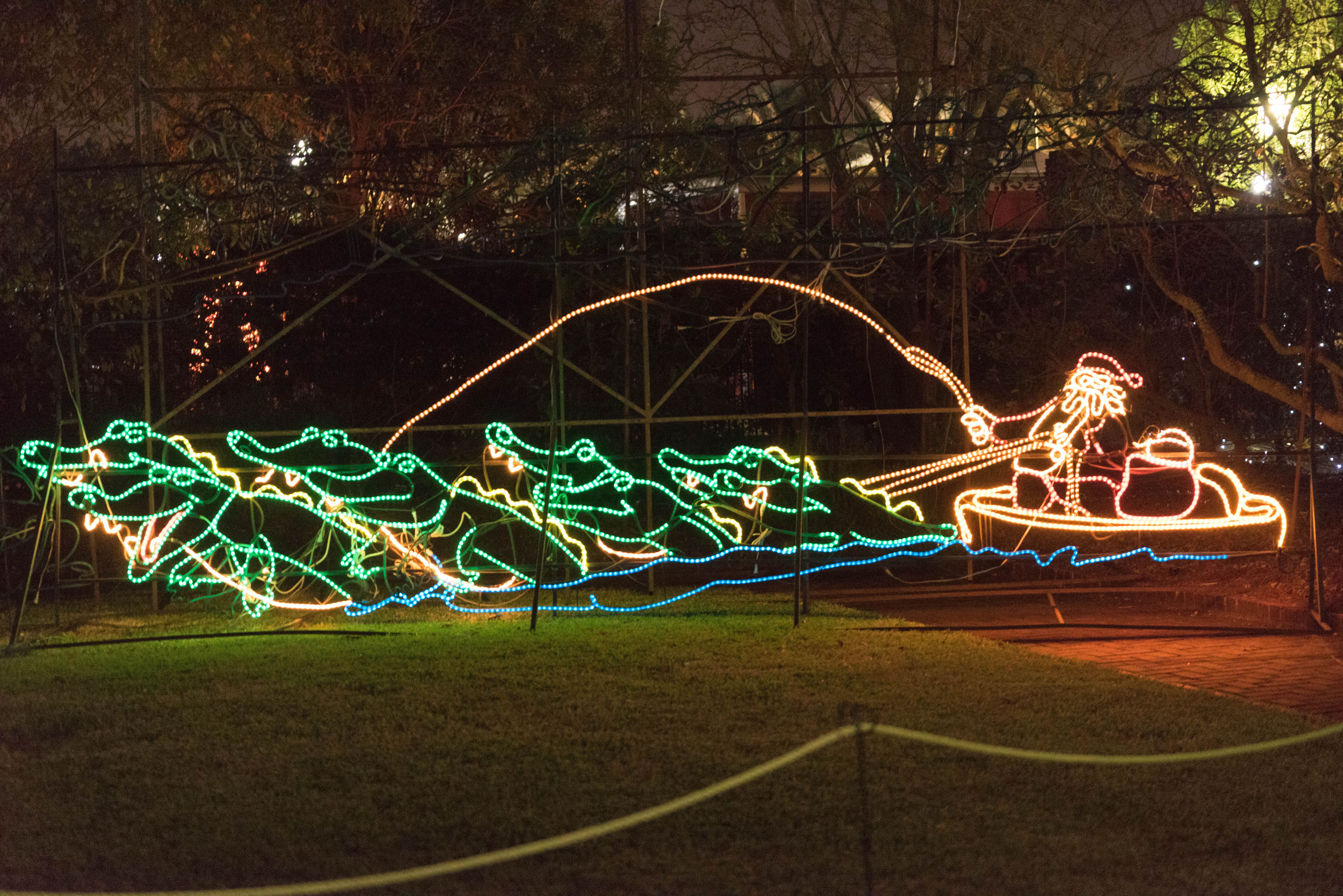 Photo shows Papa Noel being pulled by gators