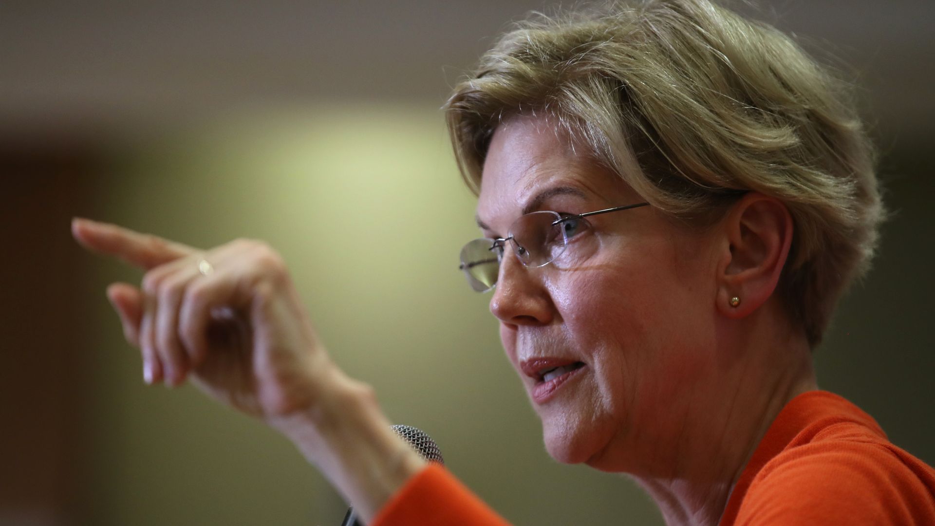 Photo of Elizabeth Warren making a speech