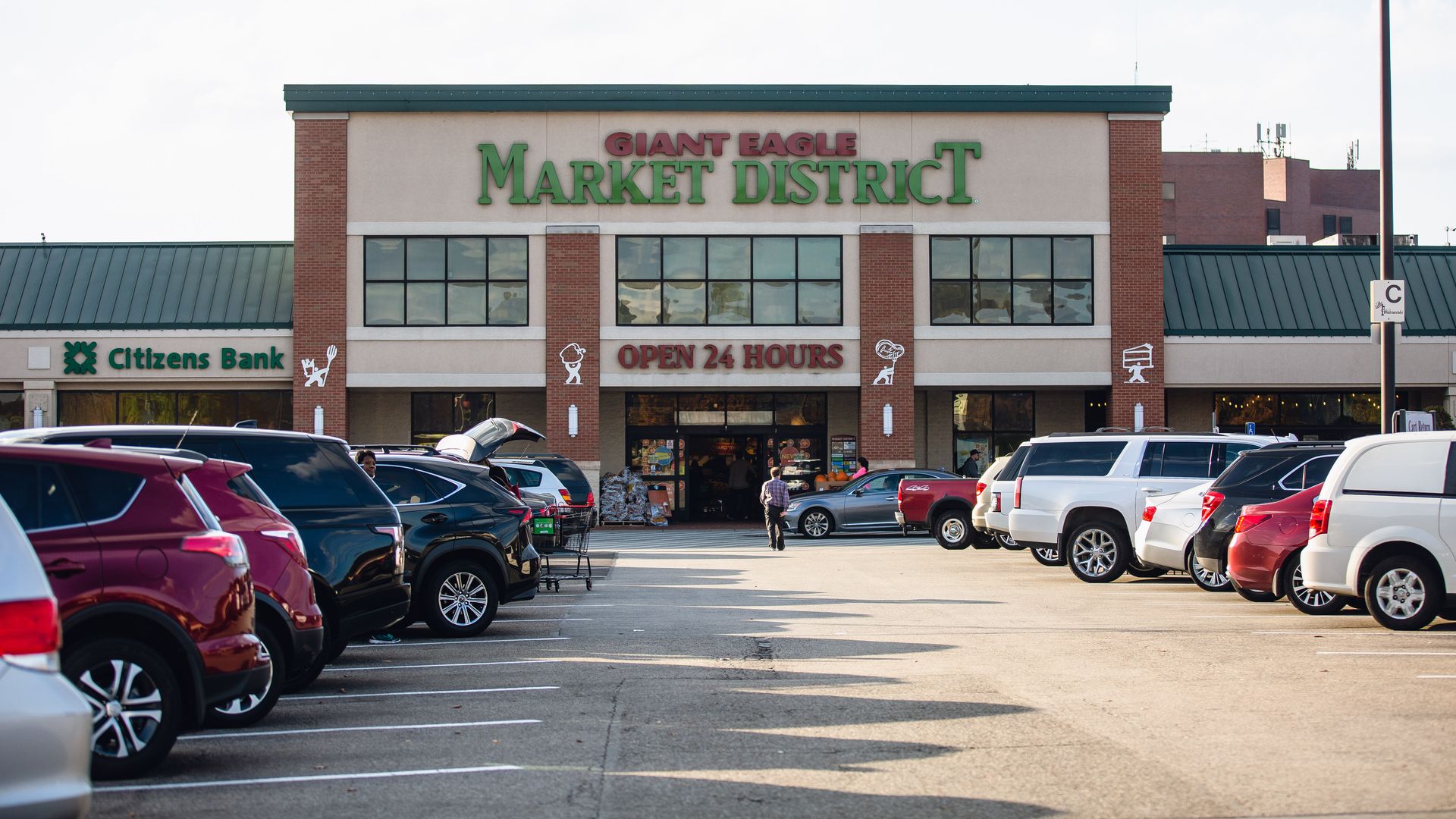 A Giant Eagle Inc. Market District supermarket stands in Pittsburgh, Pennsylvania, U.S., on Tuesday, Oct. 29, 2019. 