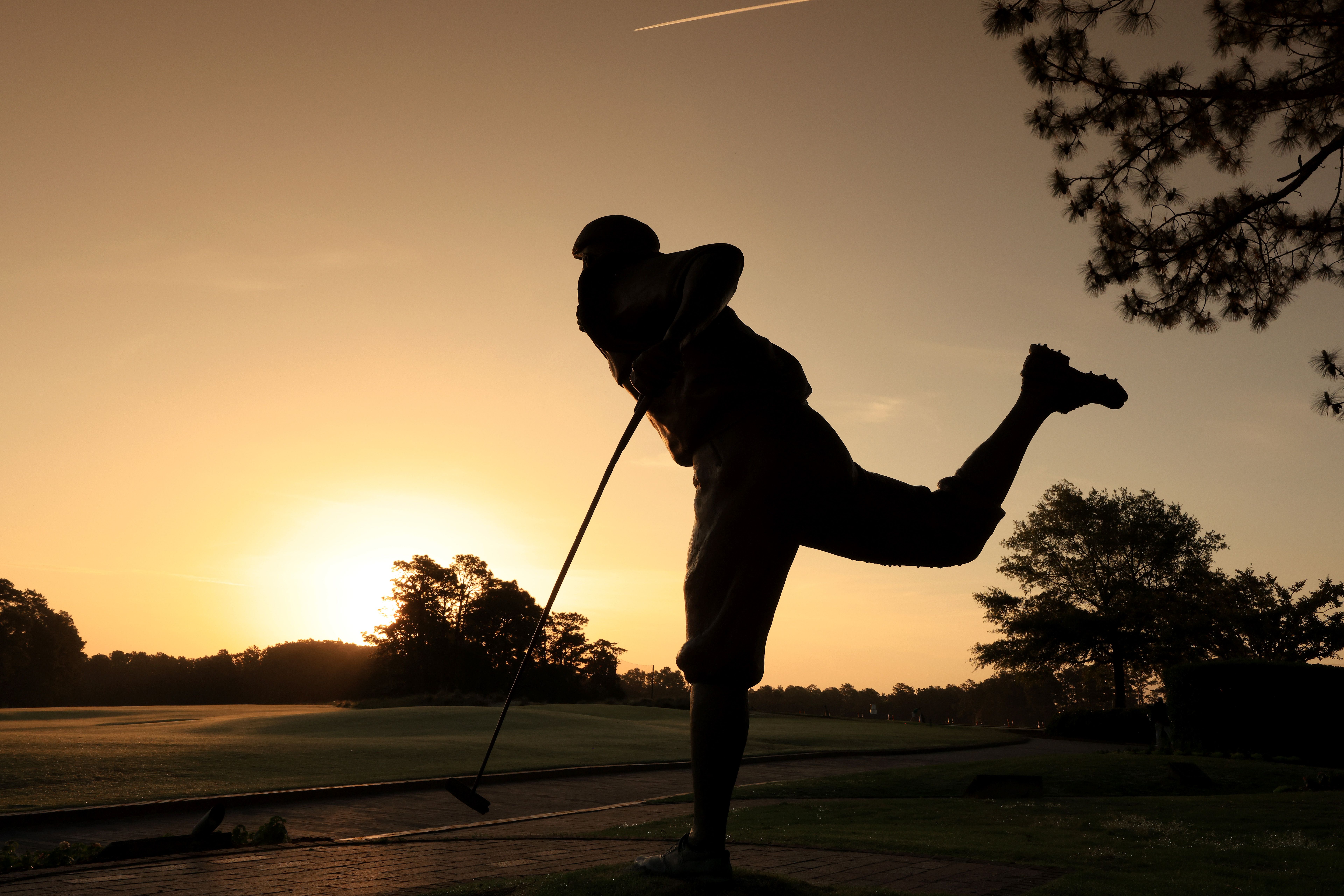 Statue of Payne Stewart at Pinehurst No. 2