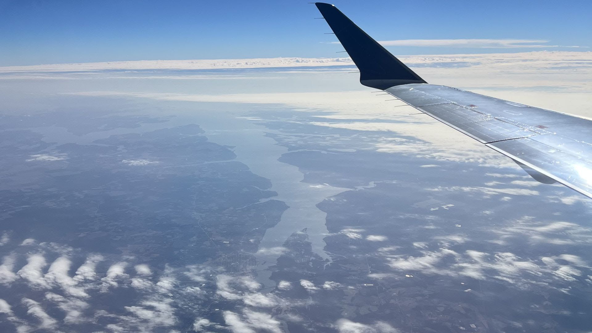North Carolina coast on a flight from New York to Savanah. Photo: Michael Graff/Axios 