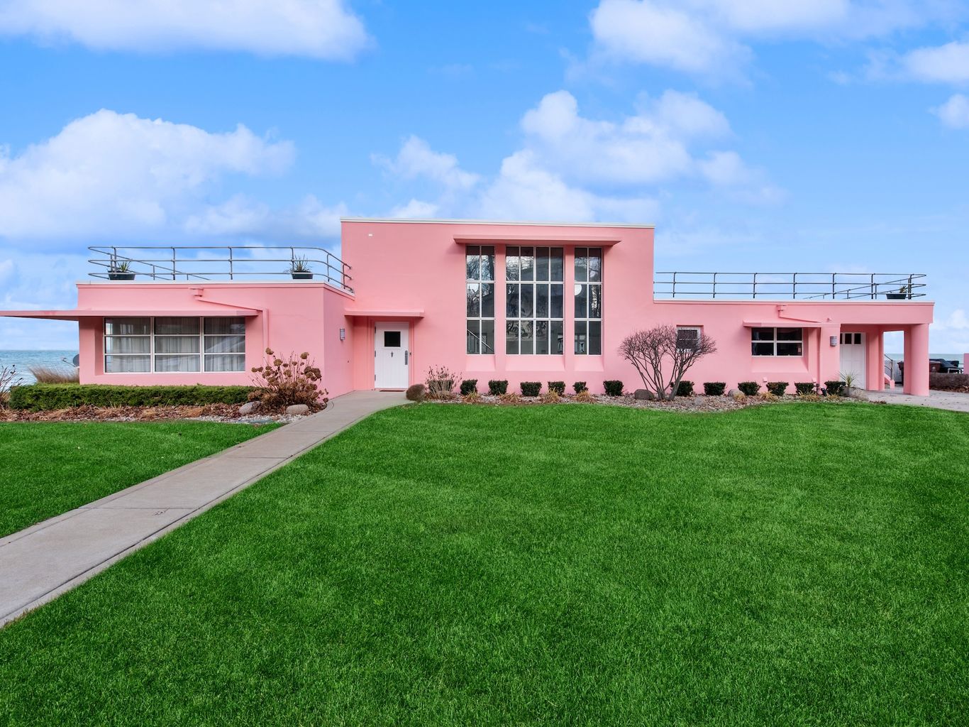 shore　pinkHOUSE  ピンクハウス National Wildlife Service Explores Demolition of Newbury's Iconic