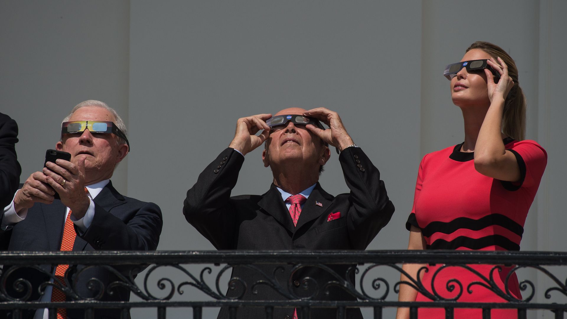 Solar eclipse viewing