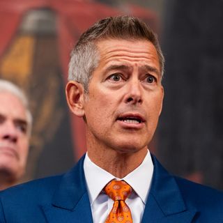 40 airports to cut flights by 10% if shutdown continues, FAA says