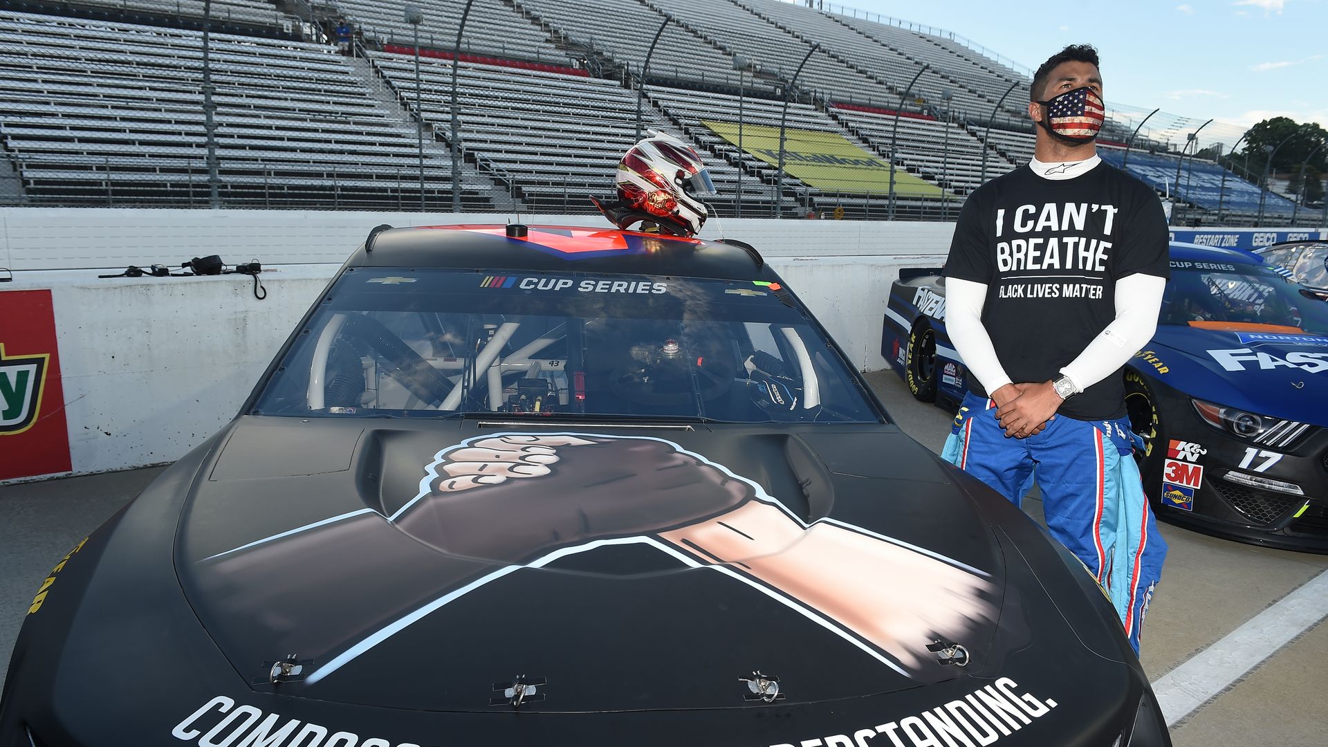  Bubba Wallace  wears a "I Can't Breathe - Black Lives Matter" t-shirt under his firesuit 