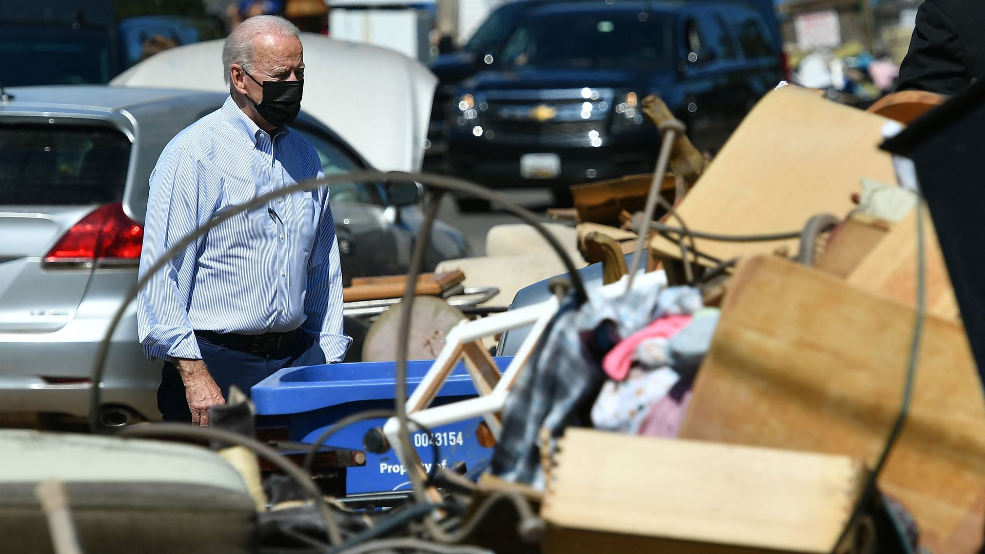 President Biden tours an Ida-hit neighborhood in Manville, N.J., Photo: Mandel Ngan/AFP via Getty Images