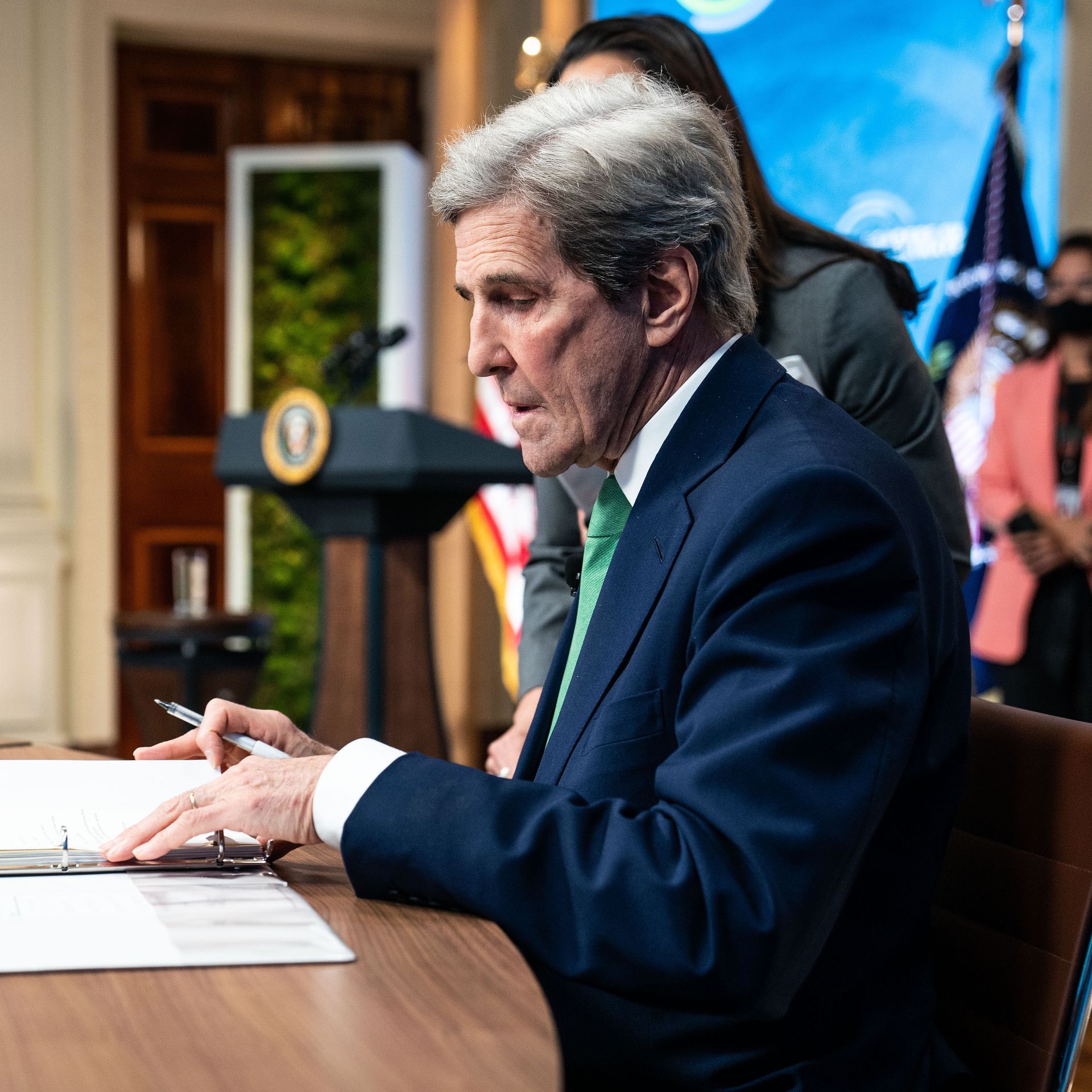 john-kerry-discloses-millions-in-income-from-finance-energy-firms