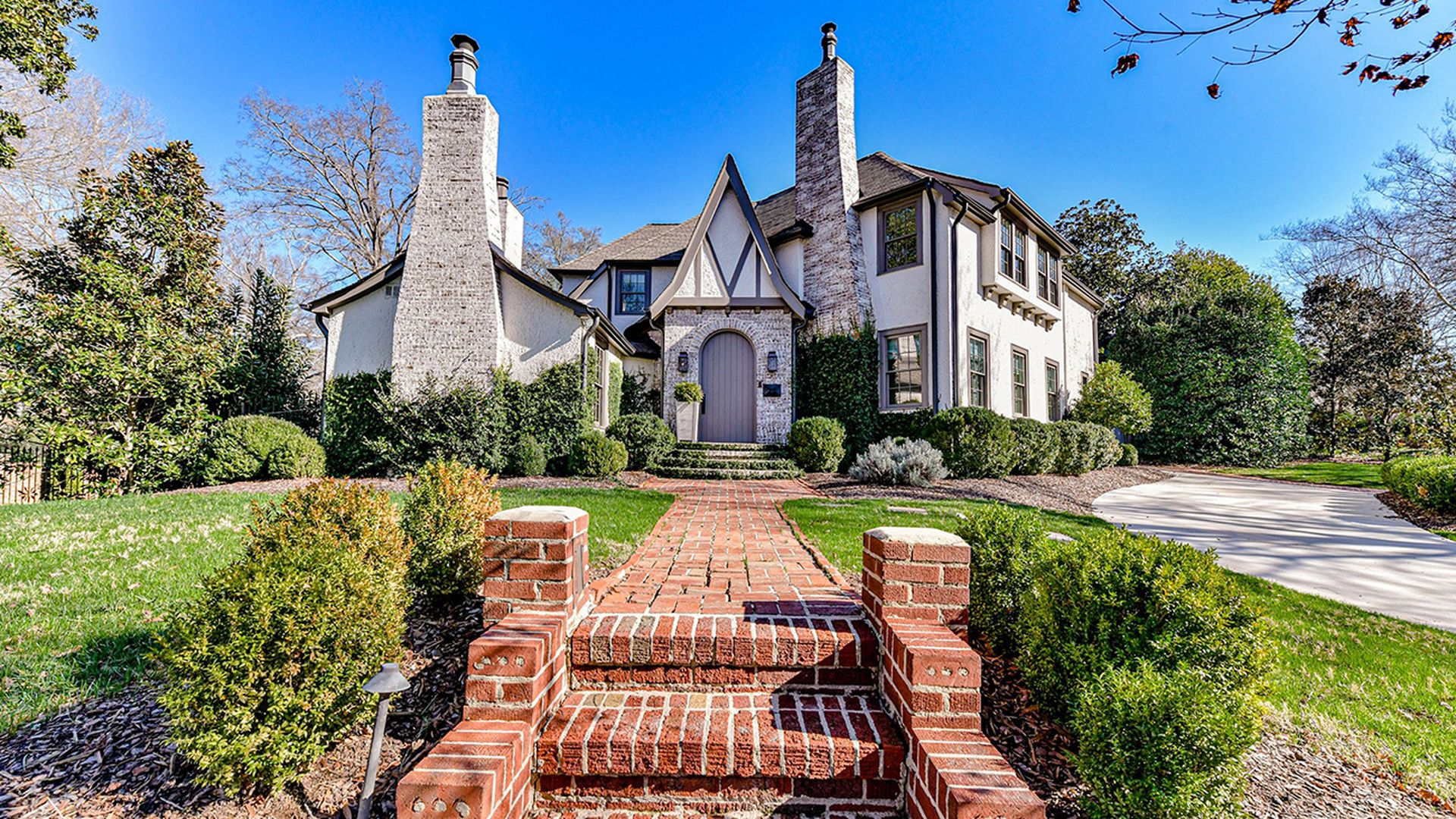 2001 Sherwood Ave. modern castle in myers park