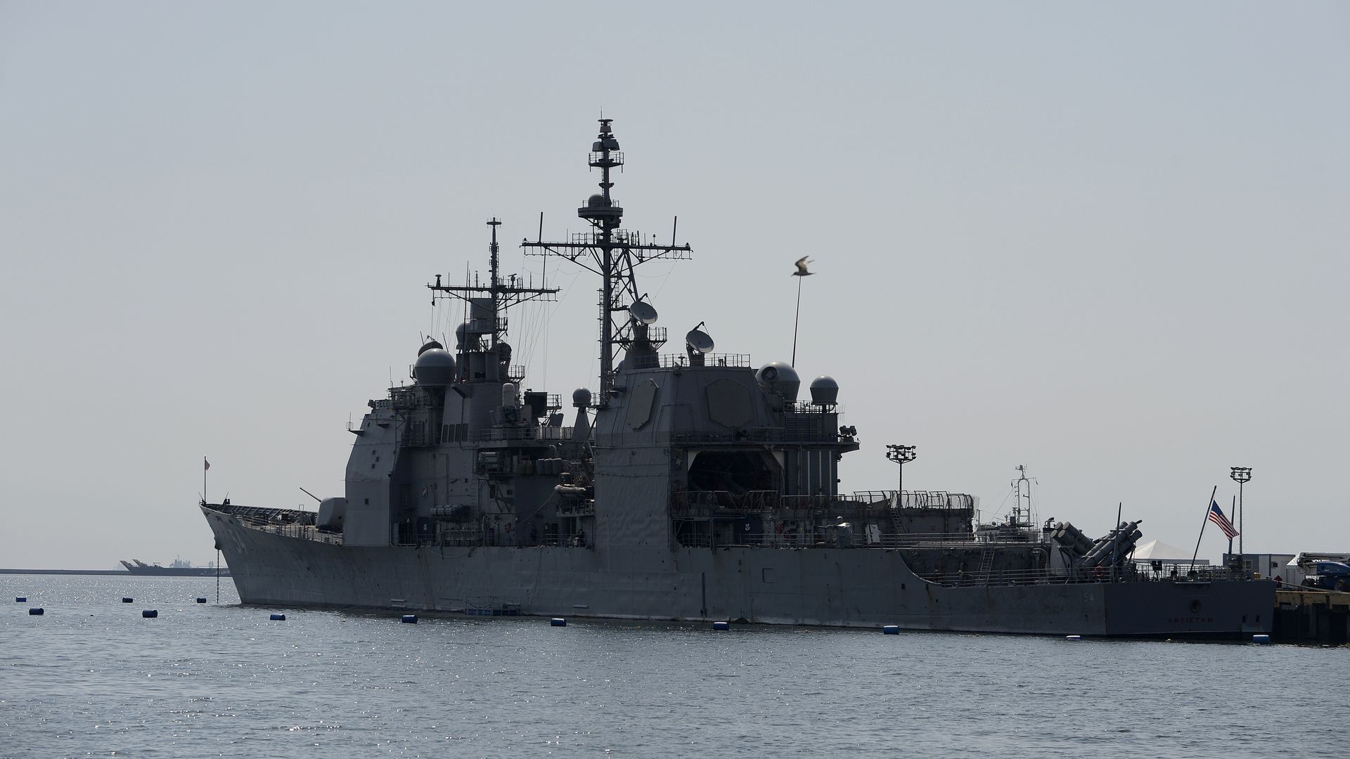 The US Navy's guided missile cruiser USS Antietam (CG-54) is seen docked at a port in Manila on March 14, 2016.