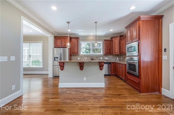 2525 Rozzelles Ferry Rd. kitchen