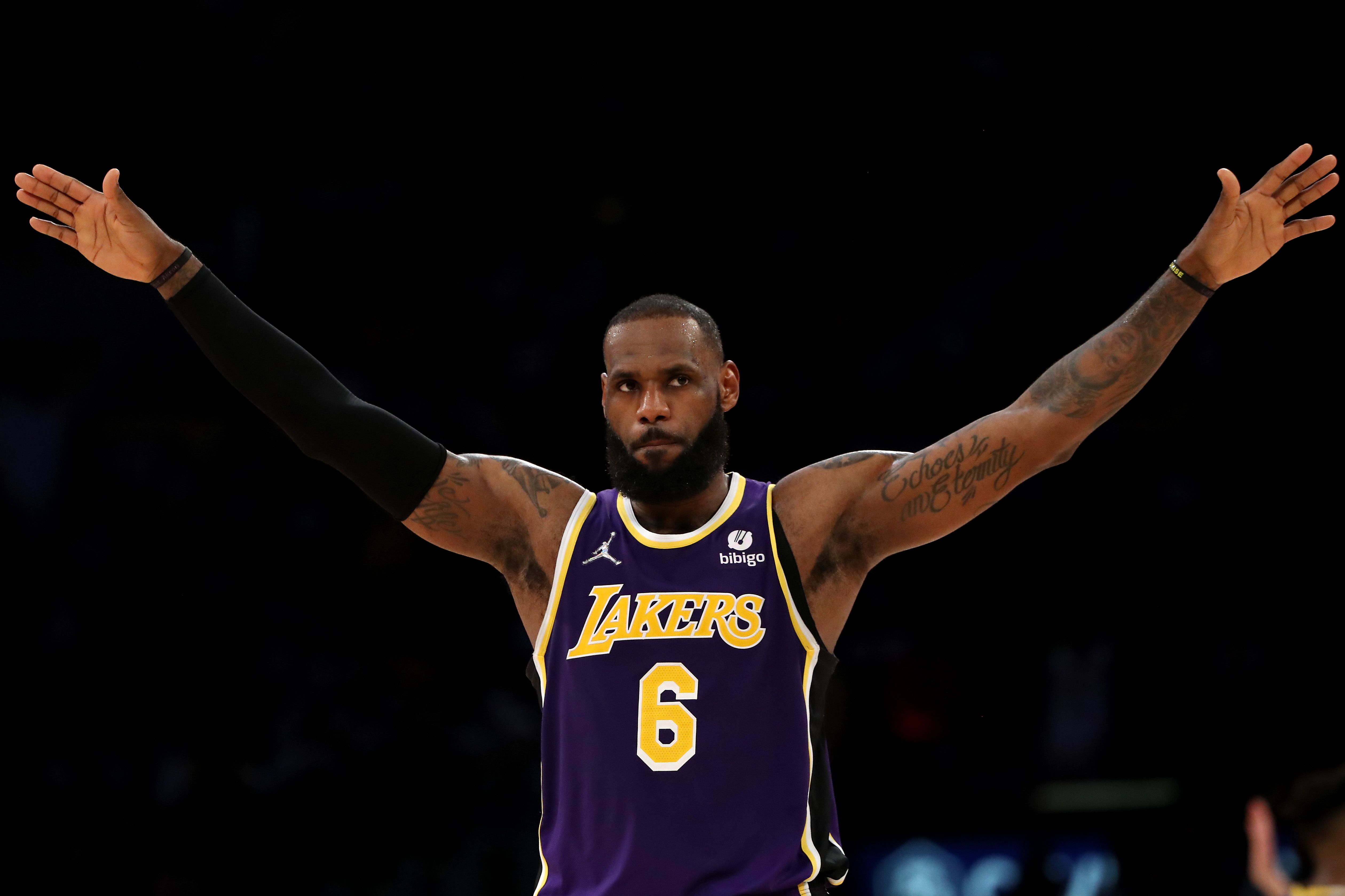 LeBron James becomes first active NBA player billionaire