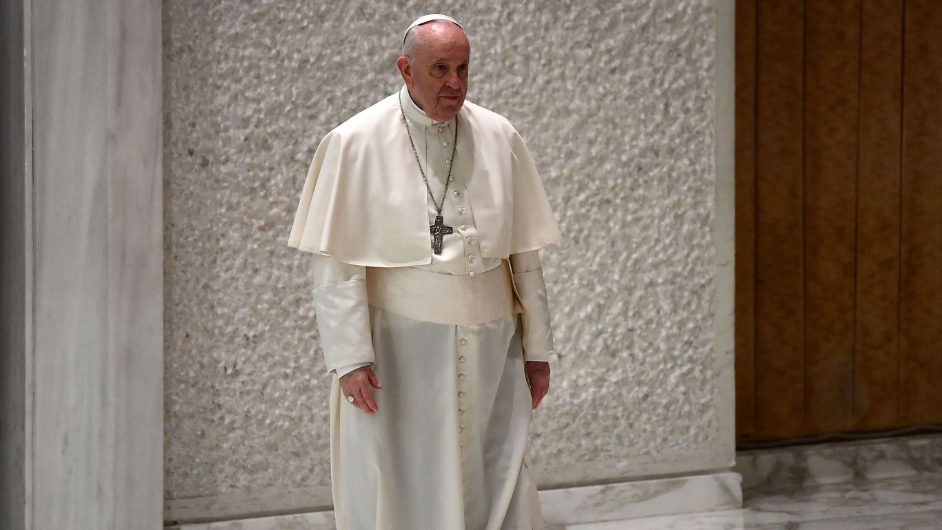 Pope calls on parents to accept their gay children