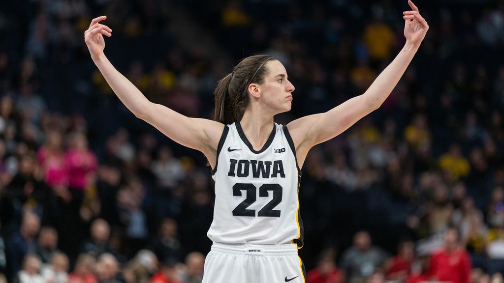 Iowa's Caitlin Clark takes center stage during March Madness - Axios ...
