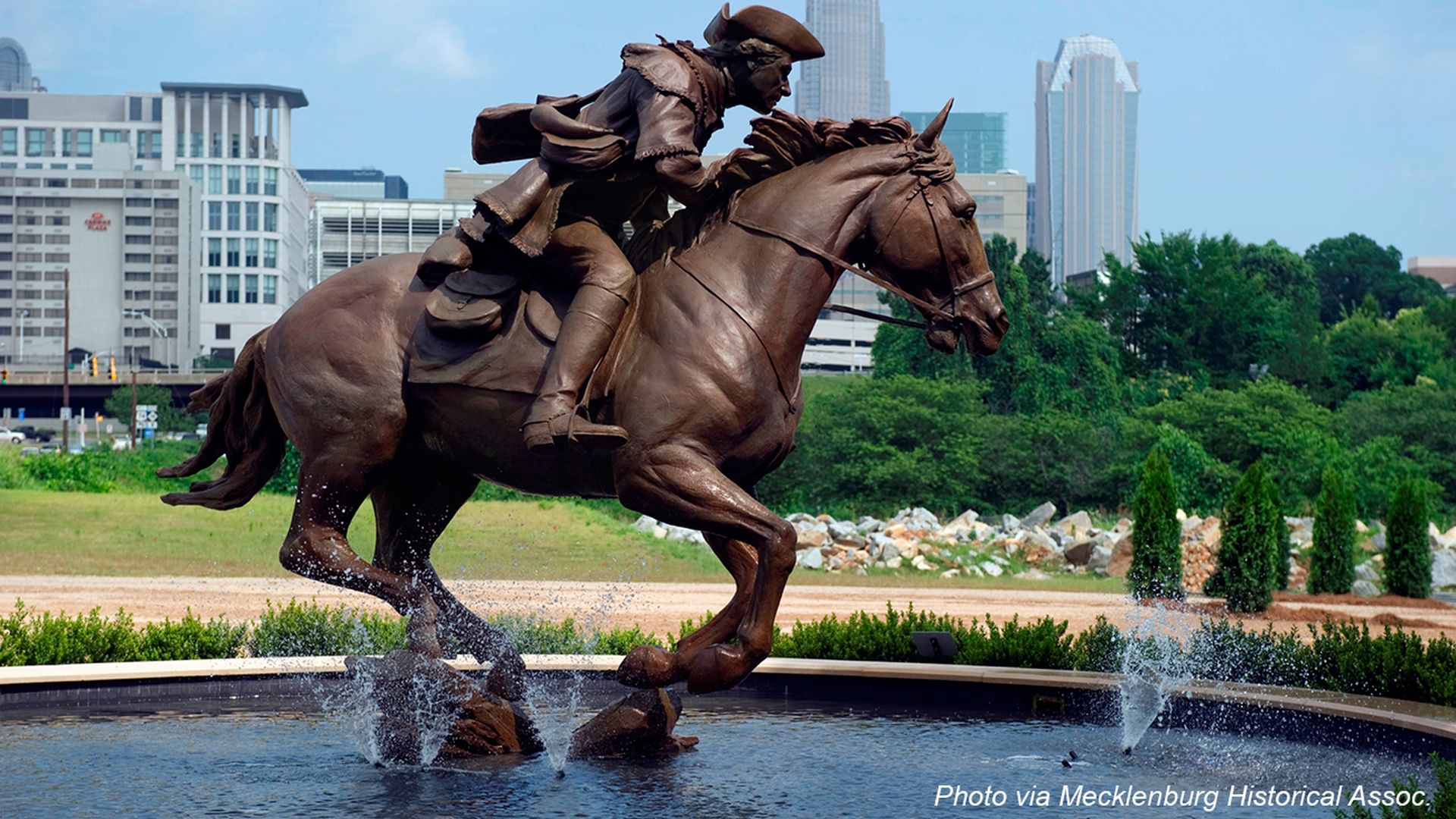 Captain-Jack-Statue-Charlotte