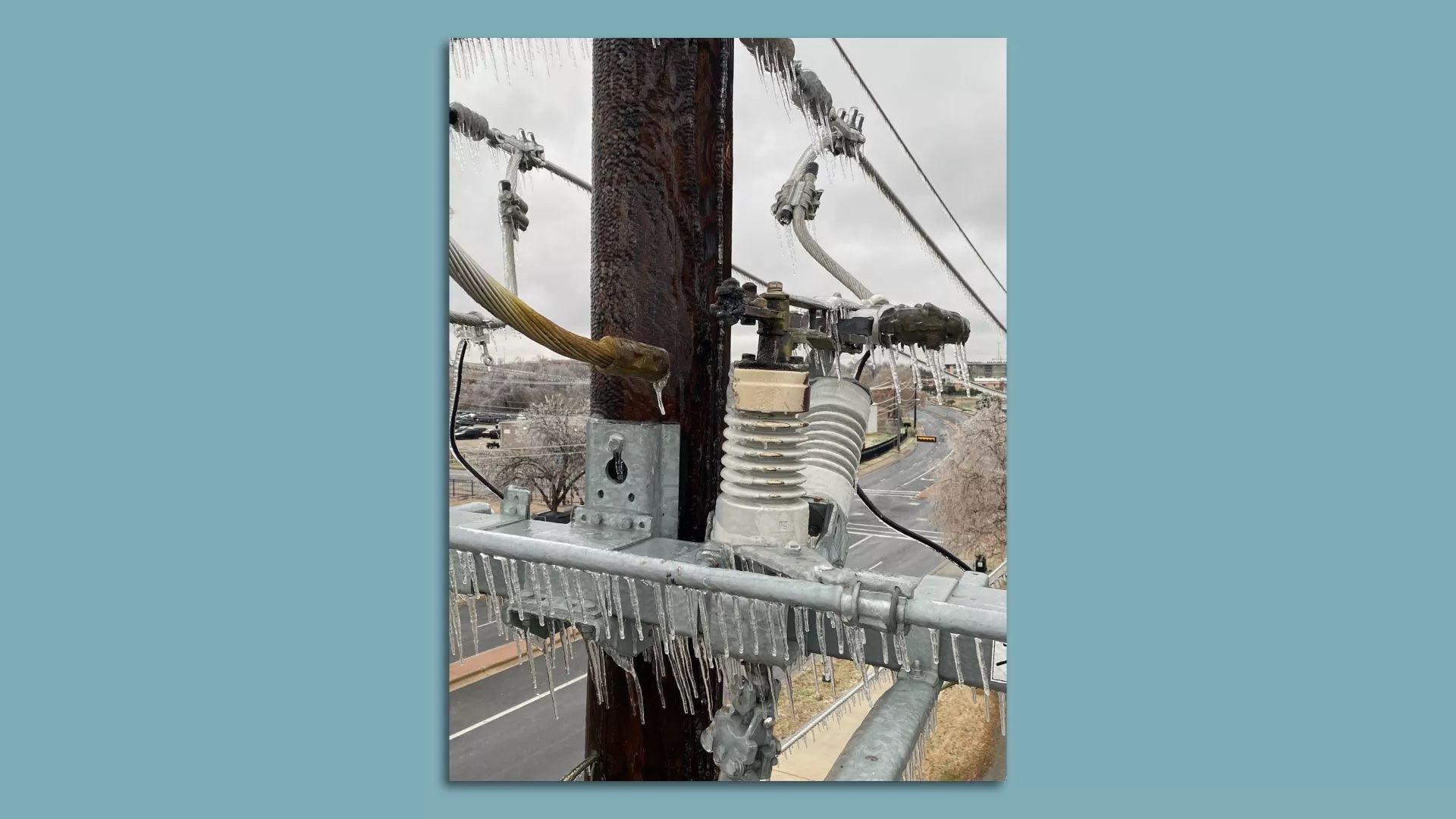 Austin Energy estimated that some customers could be without power for up to 24 hours as ice froze over power lines. Photo: Twitter/Austin Energy 