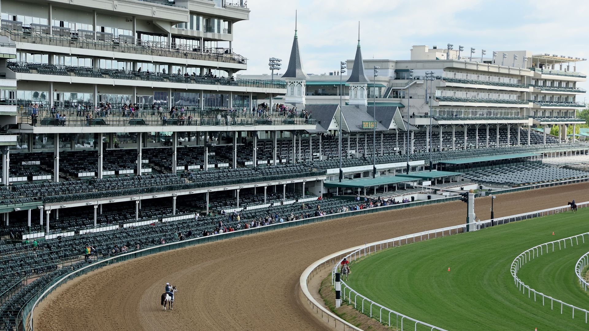 horse on track at churchill downs