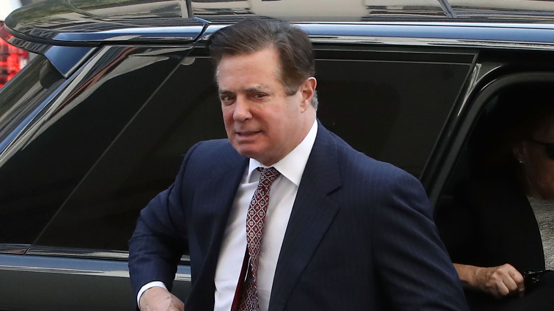 Paul Manafort looks nervous.