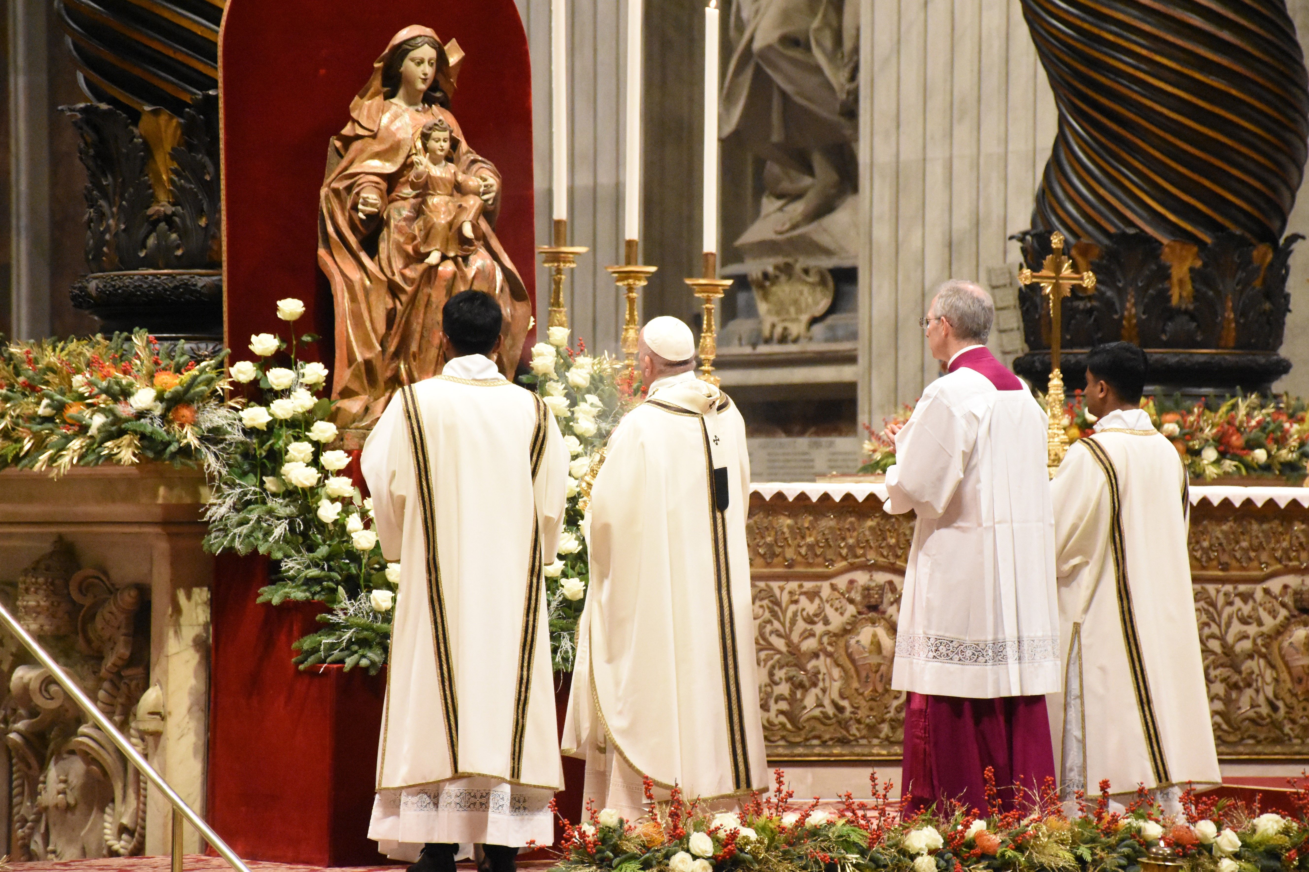  Pope Francis (2nd L) leads a mass on Christmas eve marking the birth of Jesus Christ 