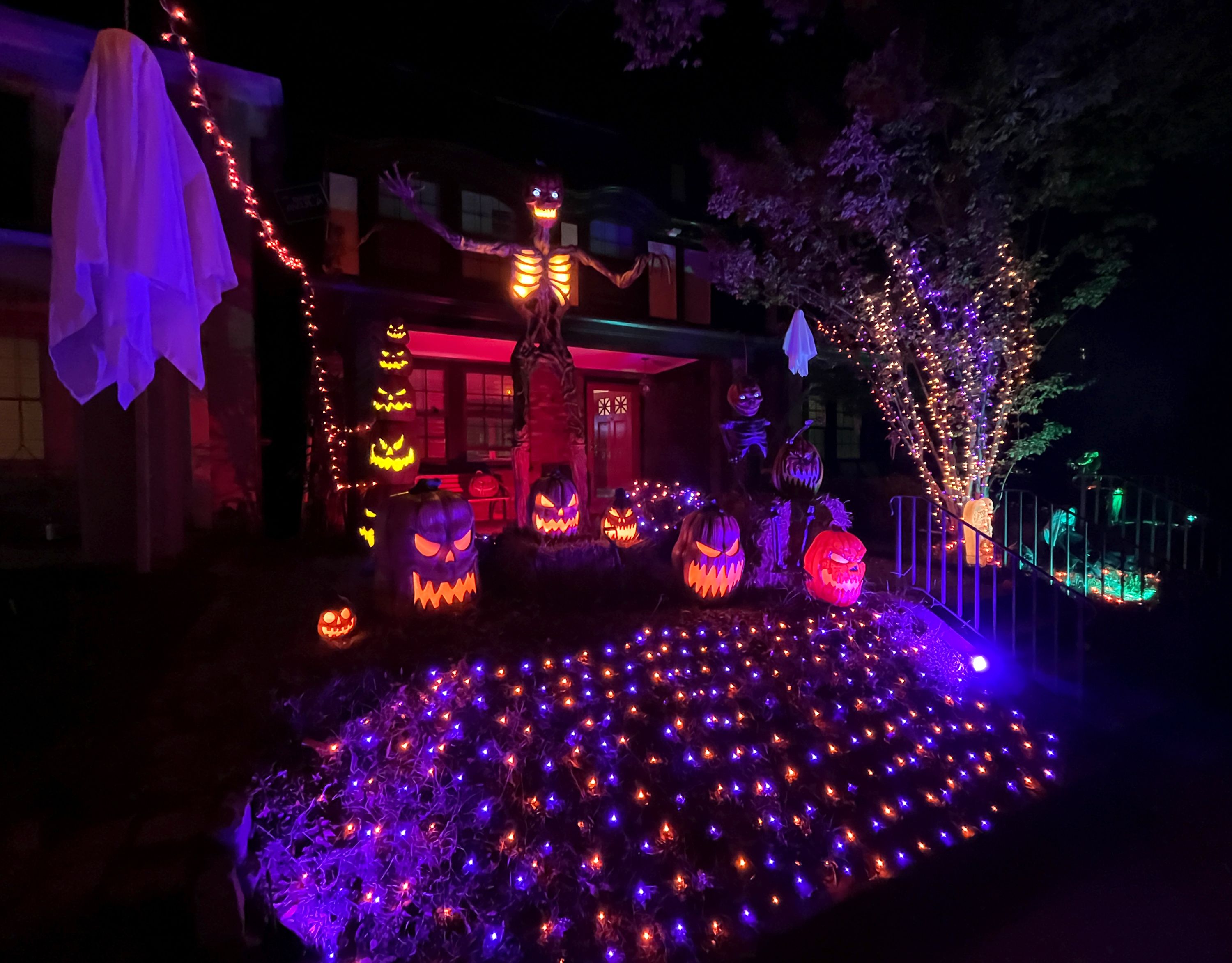 a scary looking house 