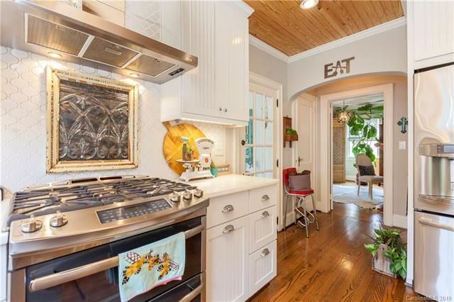 1806 Club Road kitchen