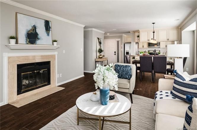 226 Queens Rd #71 living room