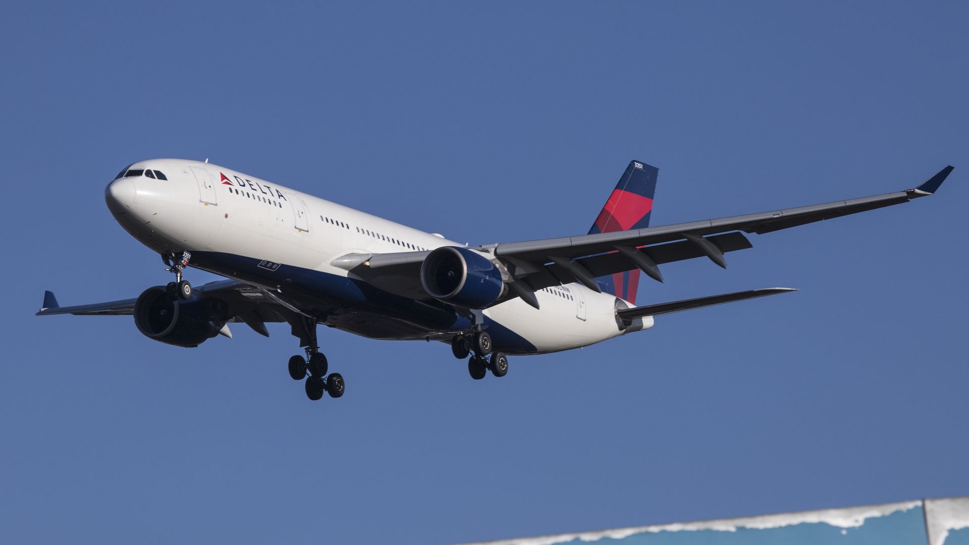 Delta plane landing
