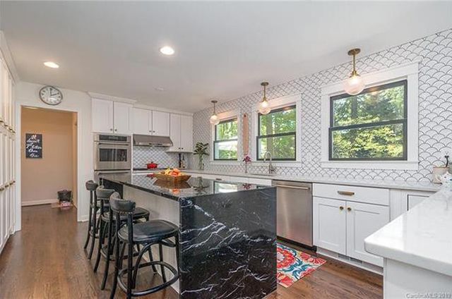 4033 Columbine Circle kitchen