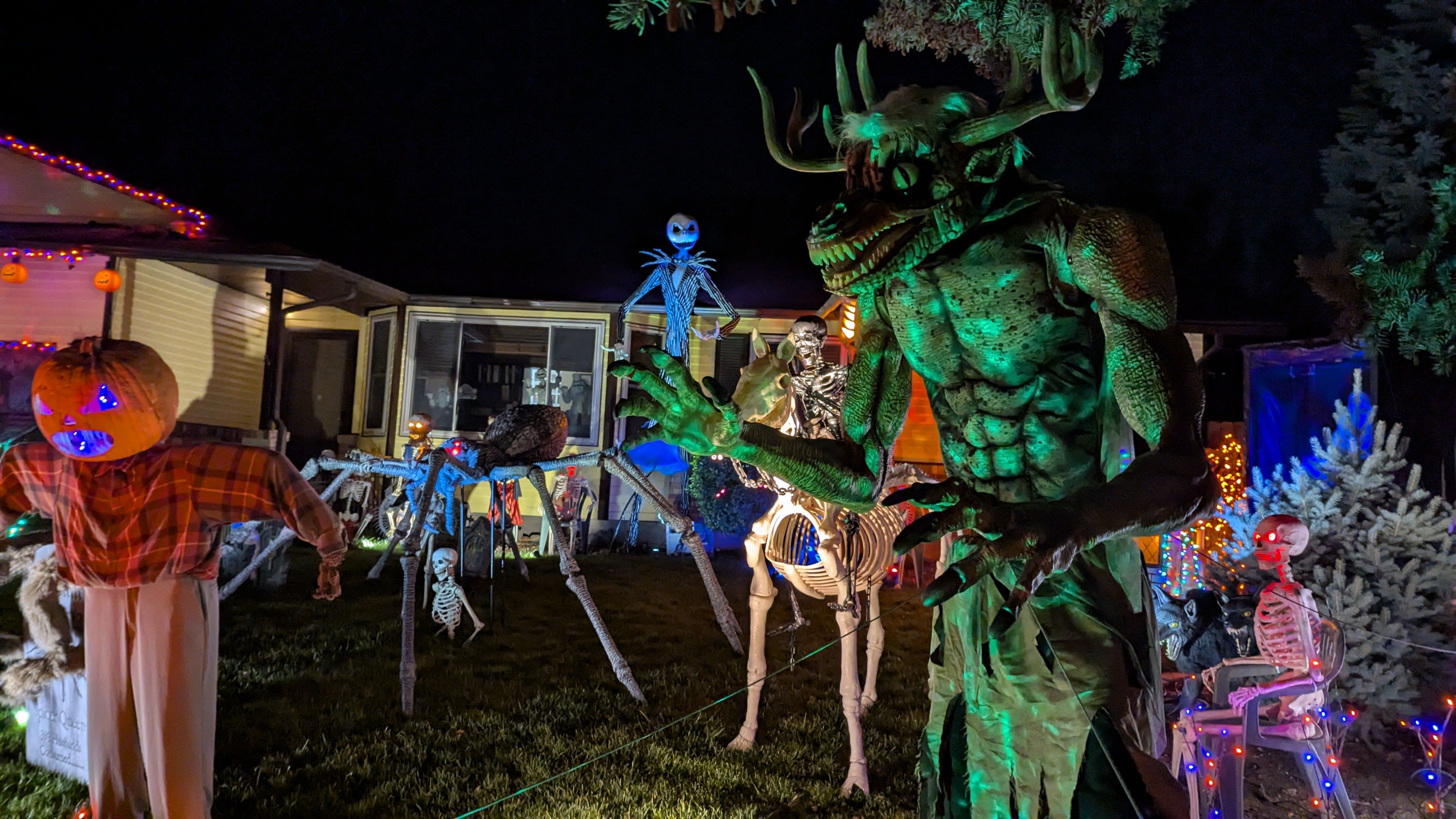 Haunted yard displays to see in Sandy before Halloween - Axios Salt Lake  City, image size:4032x2268