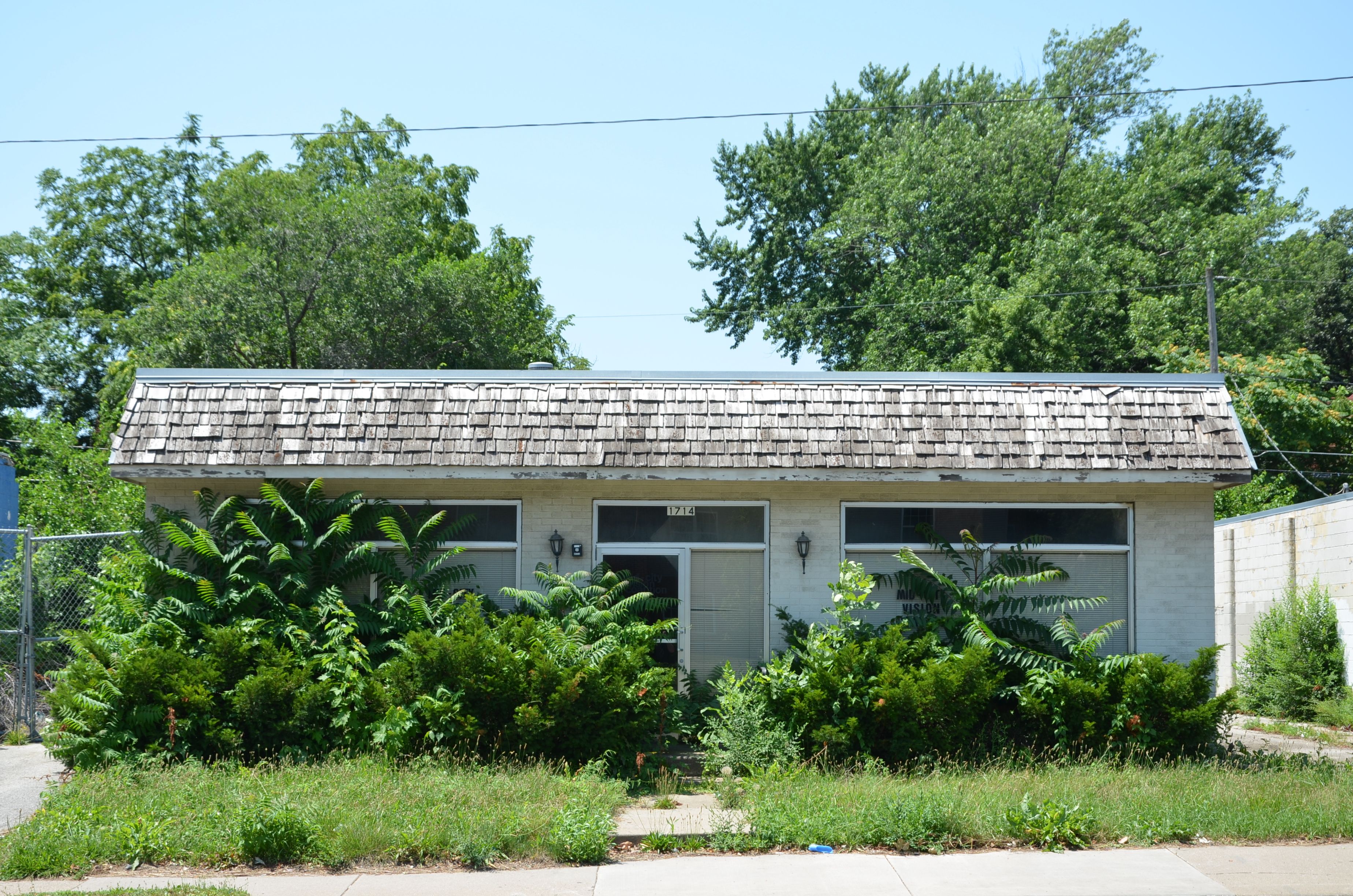 A photo of a building at 1714 6th Ave. in Des Moines.