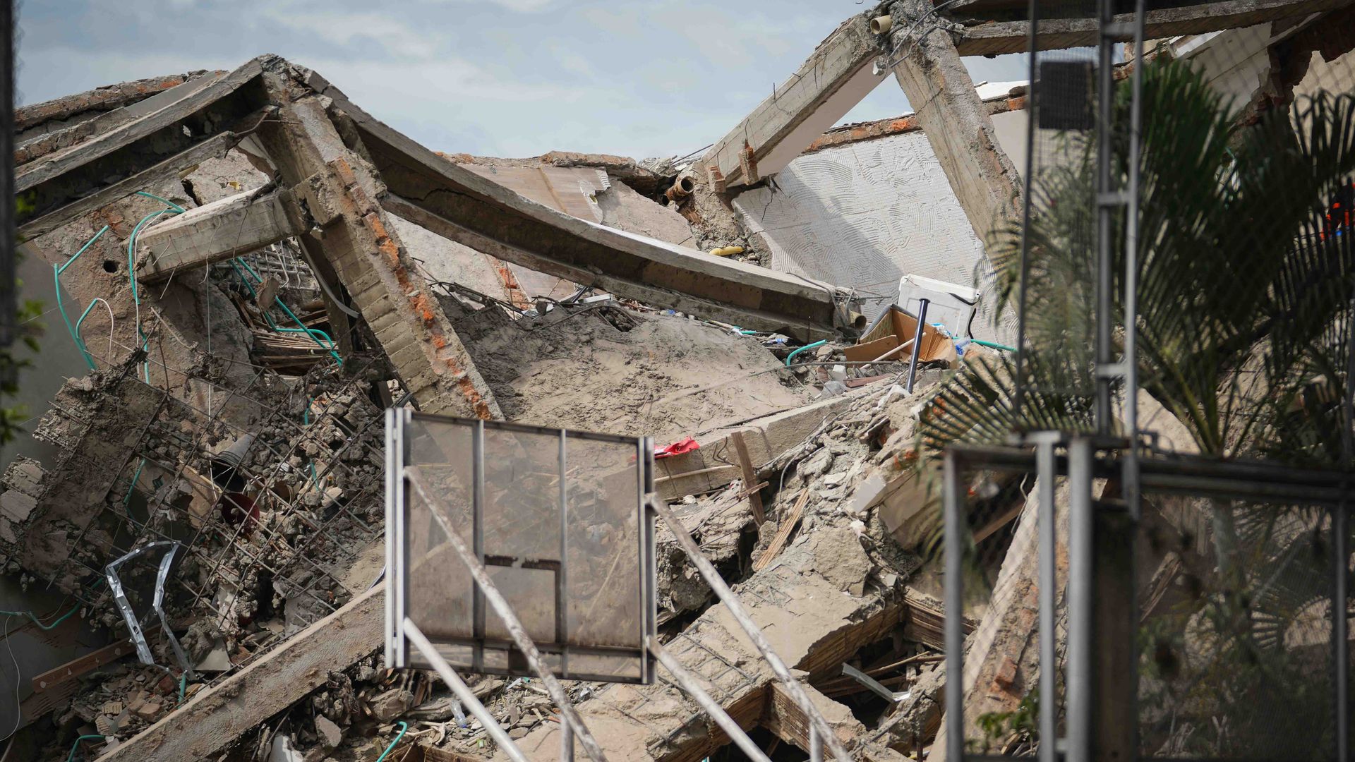 An image of a collapsed structure.