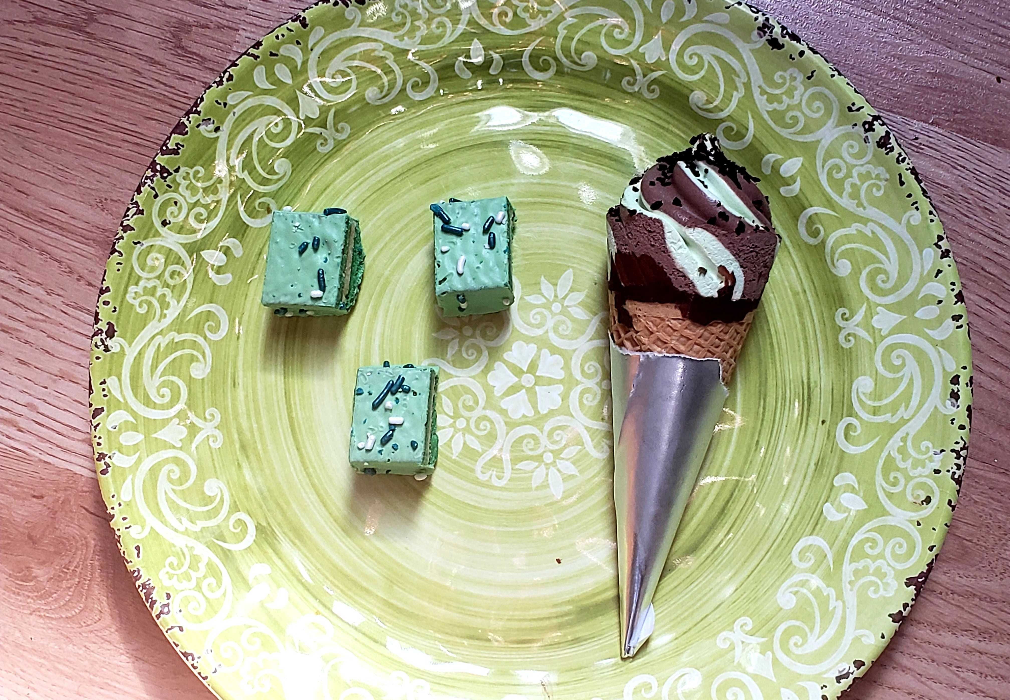 Photo of ice cream treats on a plate 
