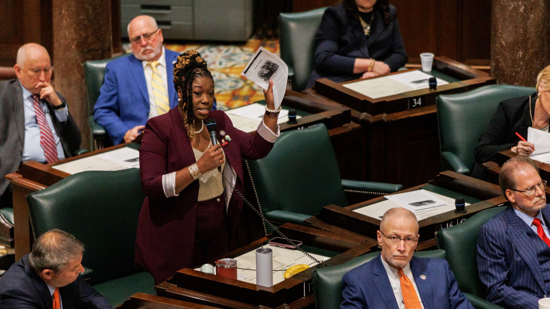 Sen. Charlane Oliver speaks during Senate debate on the new House map
