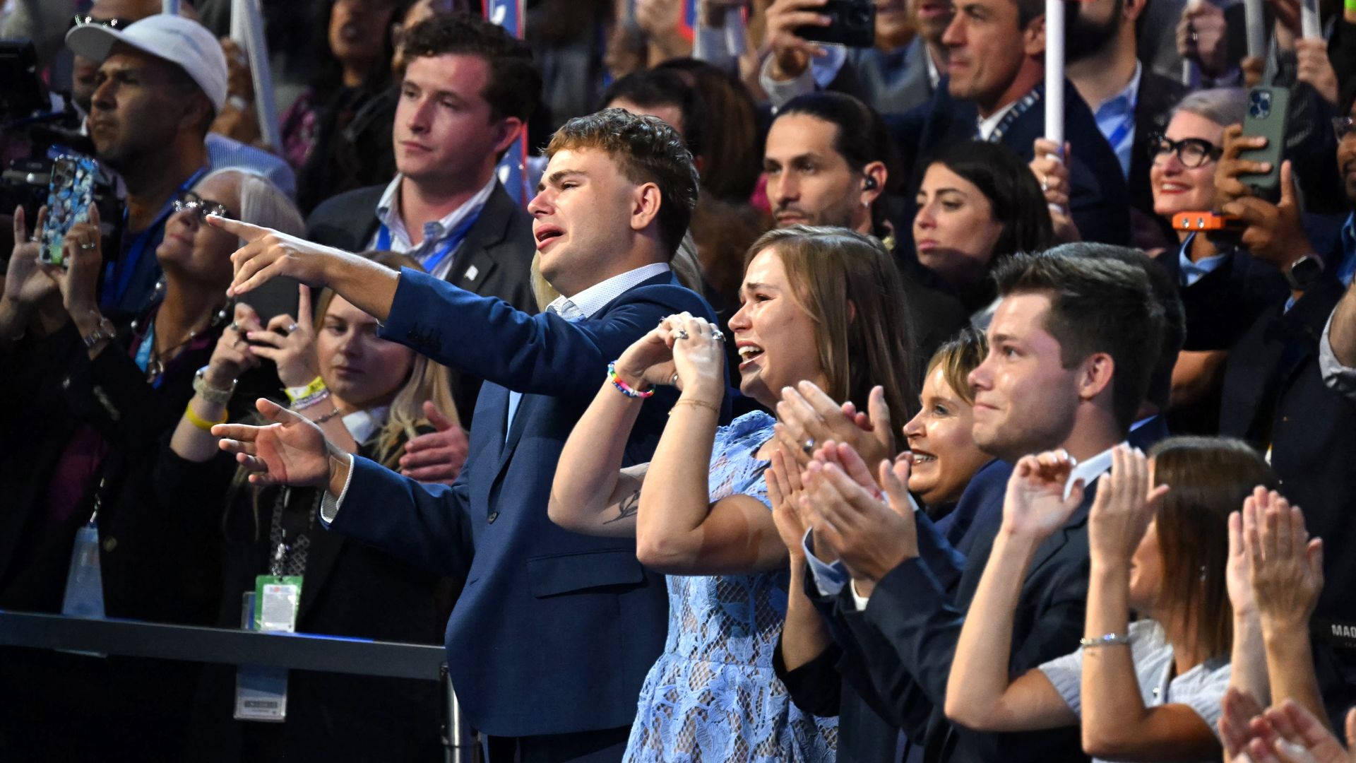  Minnesota Governor and 2024 Democratic vice presidential candidate Tim Walz's son Gus (L) and daughter Hope (2nd L) react as he speaks on the third day of the Democratic National Convention (DNC) at the United Center in Chicago, Illinois, on August 21, 2024. 