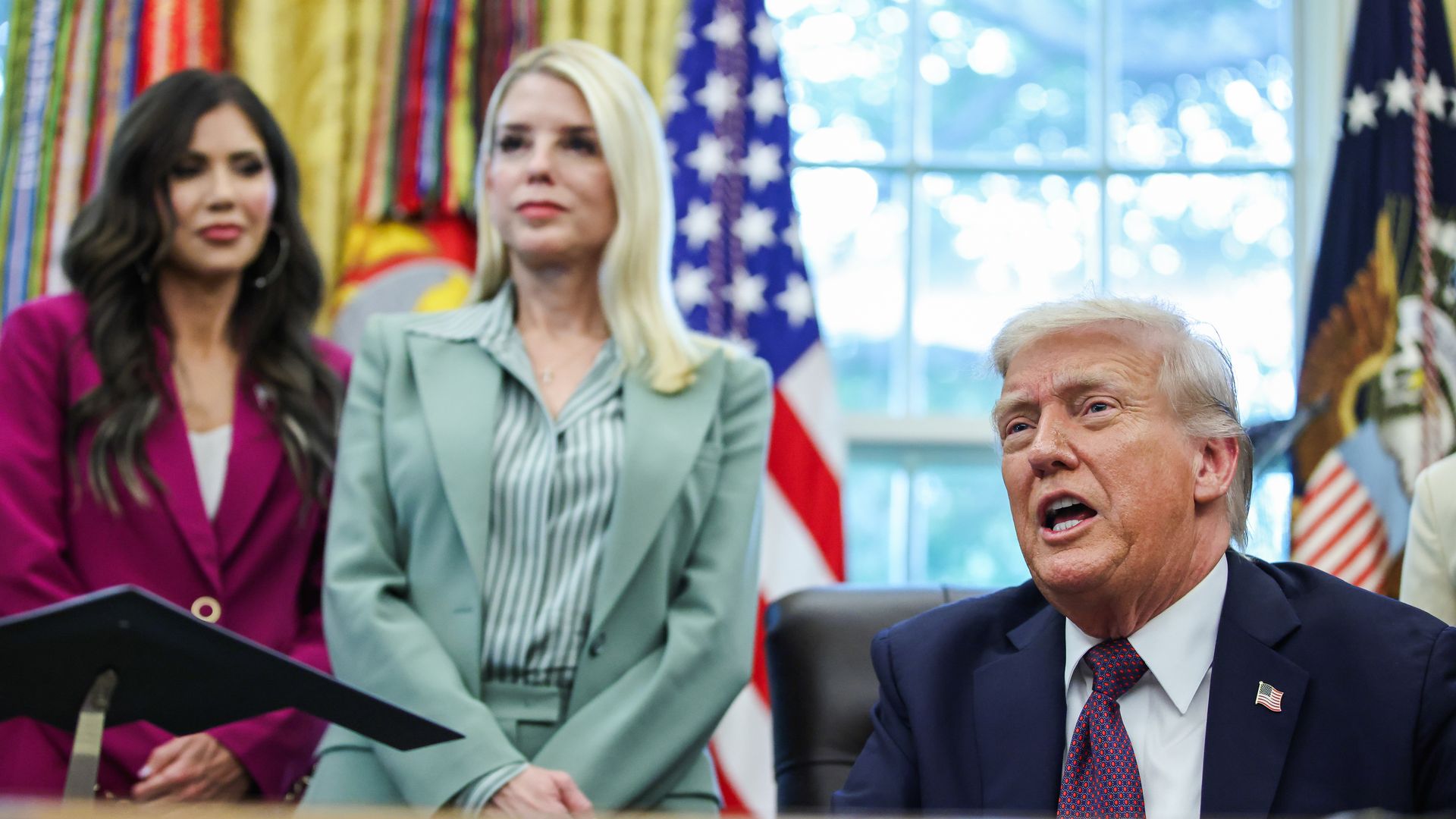  Pam Bondi, US attorney general, and US President Donald Trump during a memorandum signing in the Oval Office of the White House in Washington, DC, US, on Monday, Sept. 15, 2025.