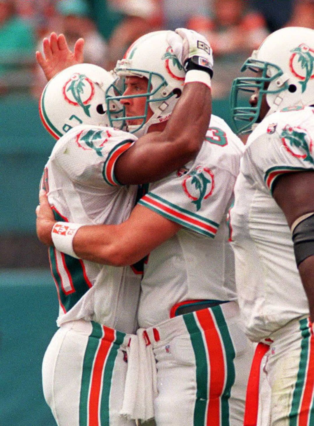 Dan Marino hugging teammate