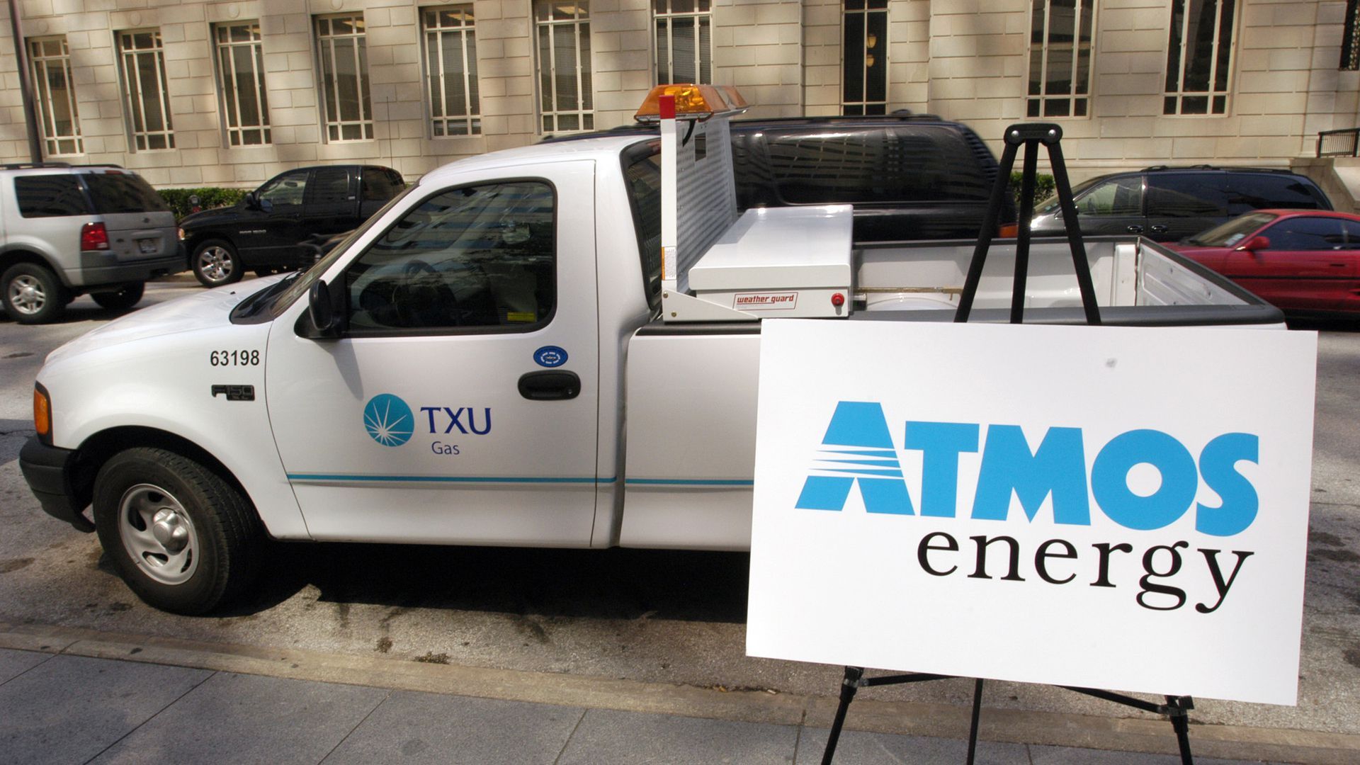 An Atmos Energy maintenance truck