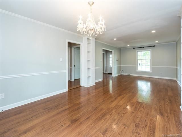 6154 Sharon Acres Road living area