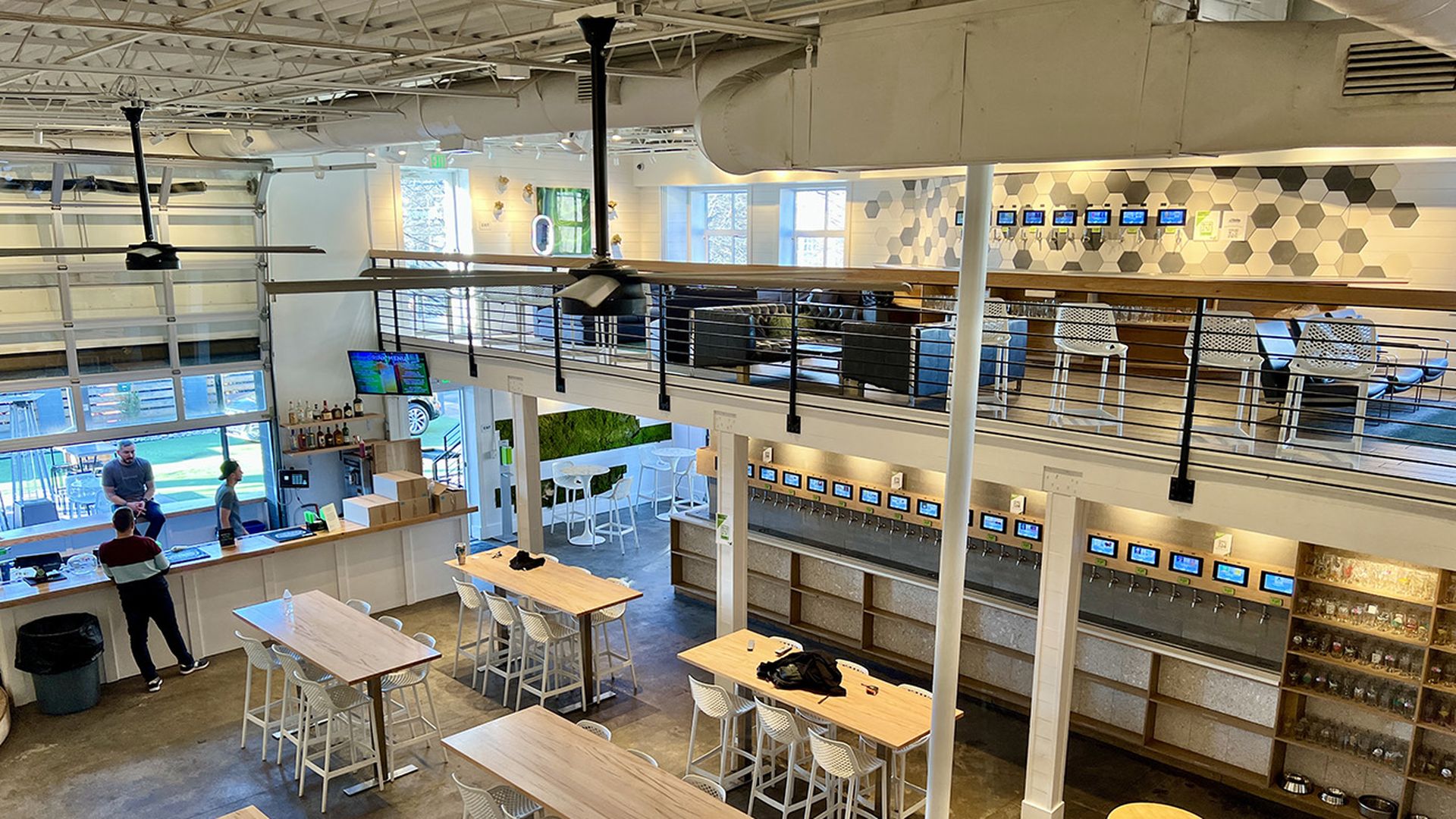 hoppin south end bar