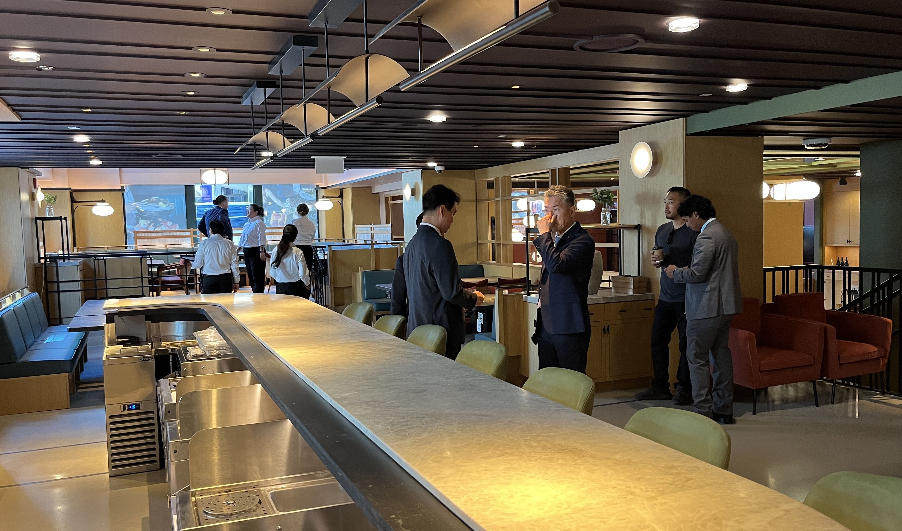 restaurant with long counter 