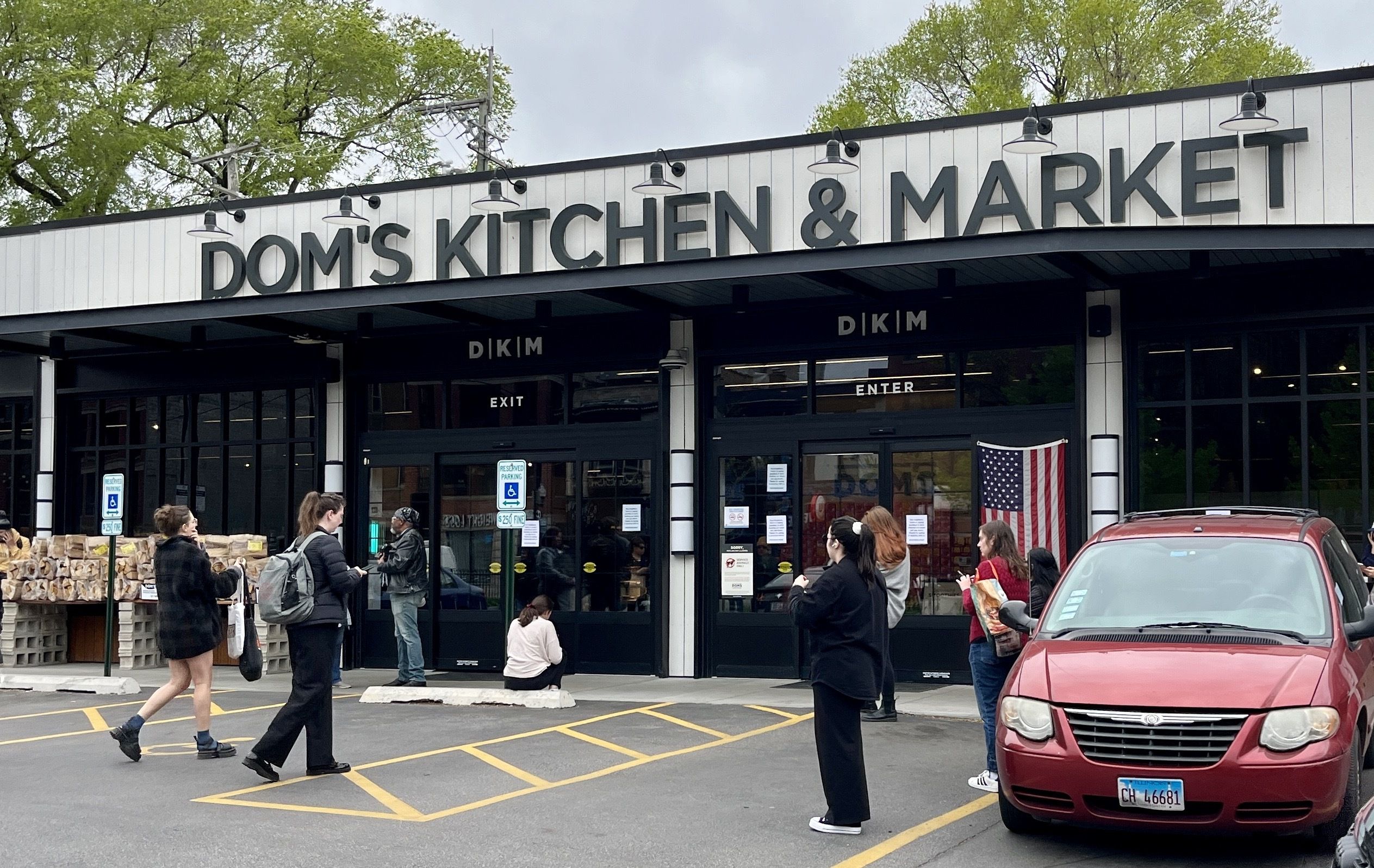 Foxtrot and Dom's stores close nationwide - Axios Chicago