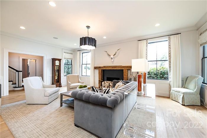 2209 Sherwood Ave. living room