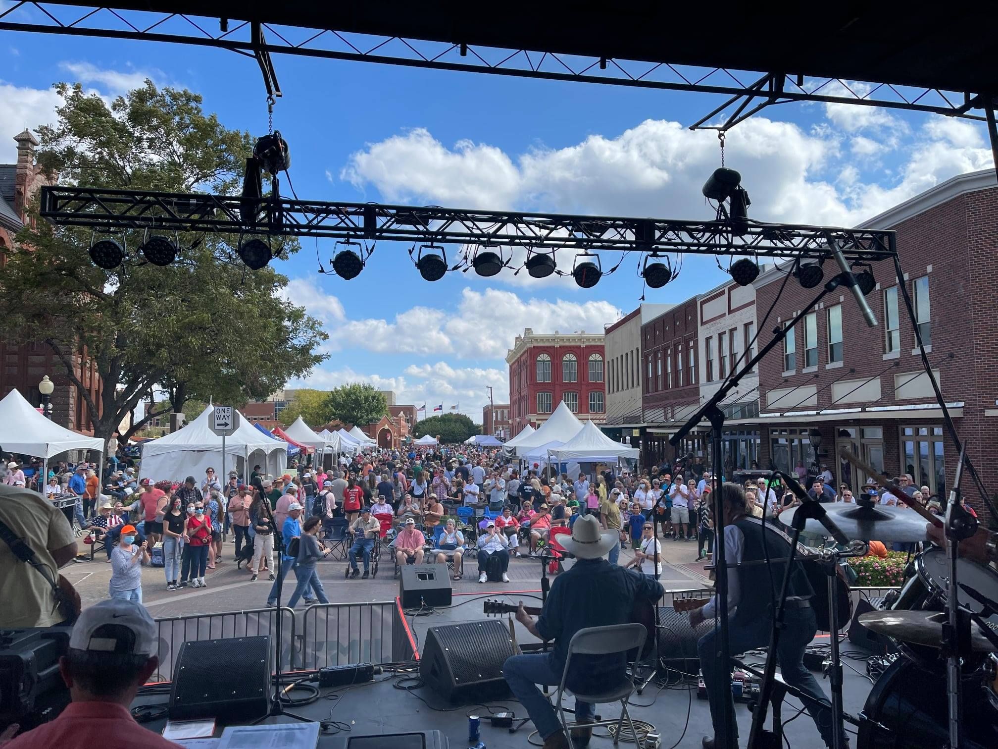 Crowd at Texas Country Reporter Festival