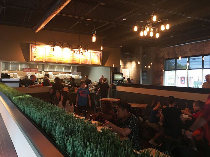 inside-viva-chicken-park-rd