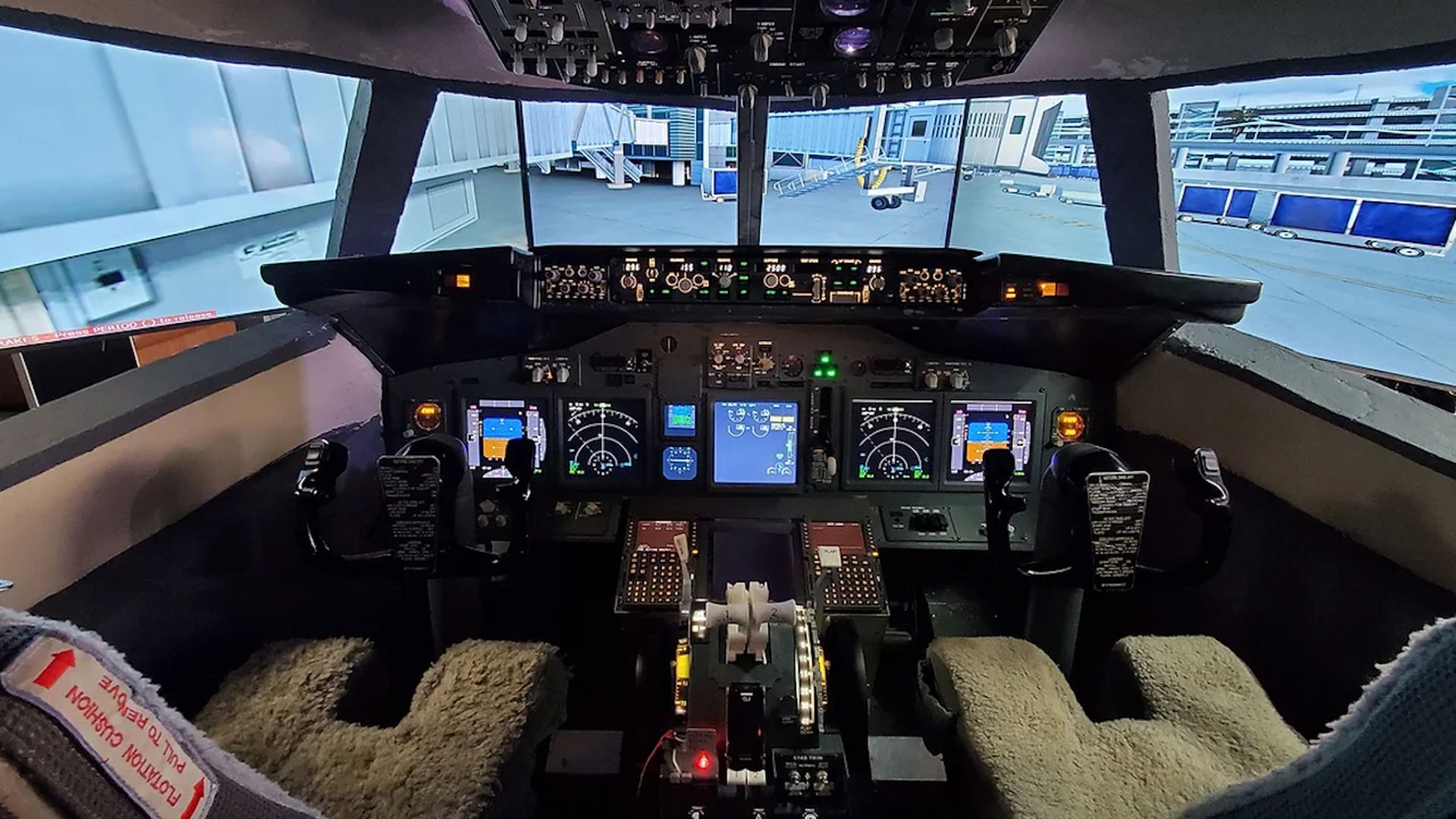 Peter Repak's 737 airplane simulator.