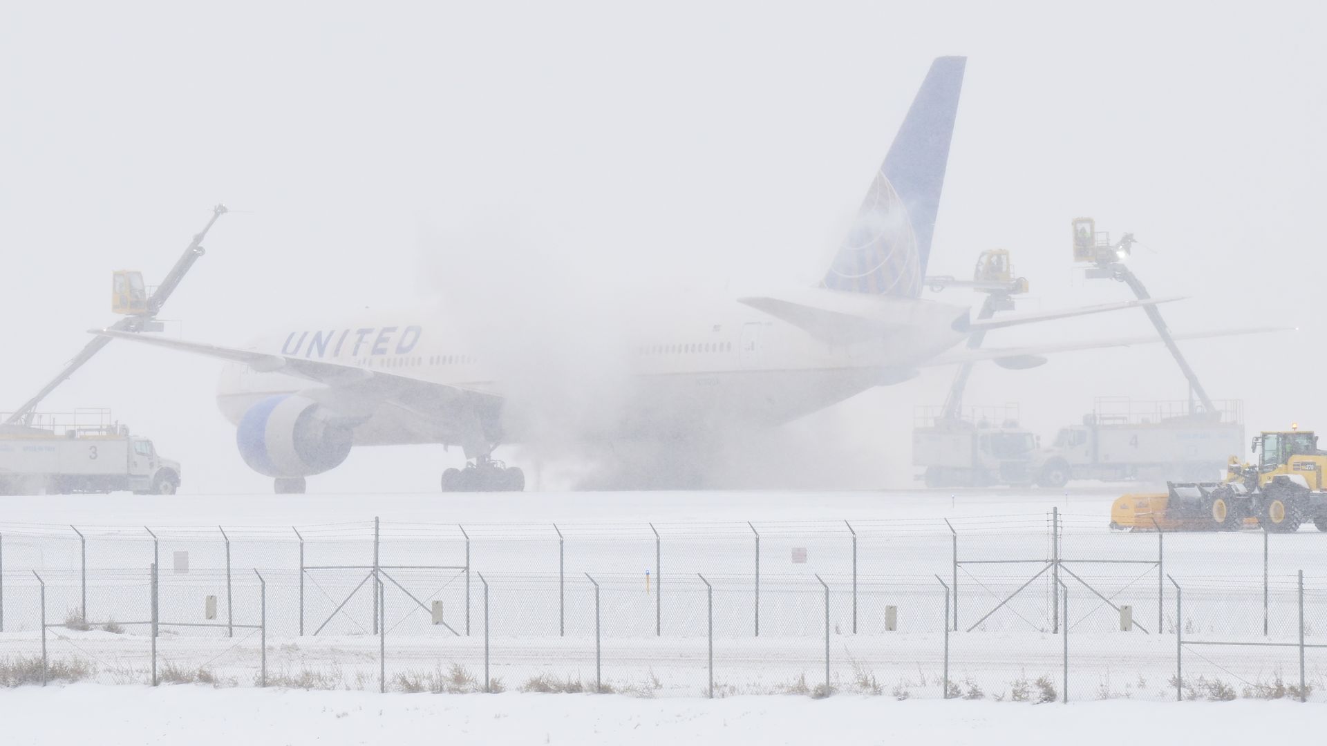 Airlines Cancel Hundreds of Flights Ahead of Massive Winter Storm