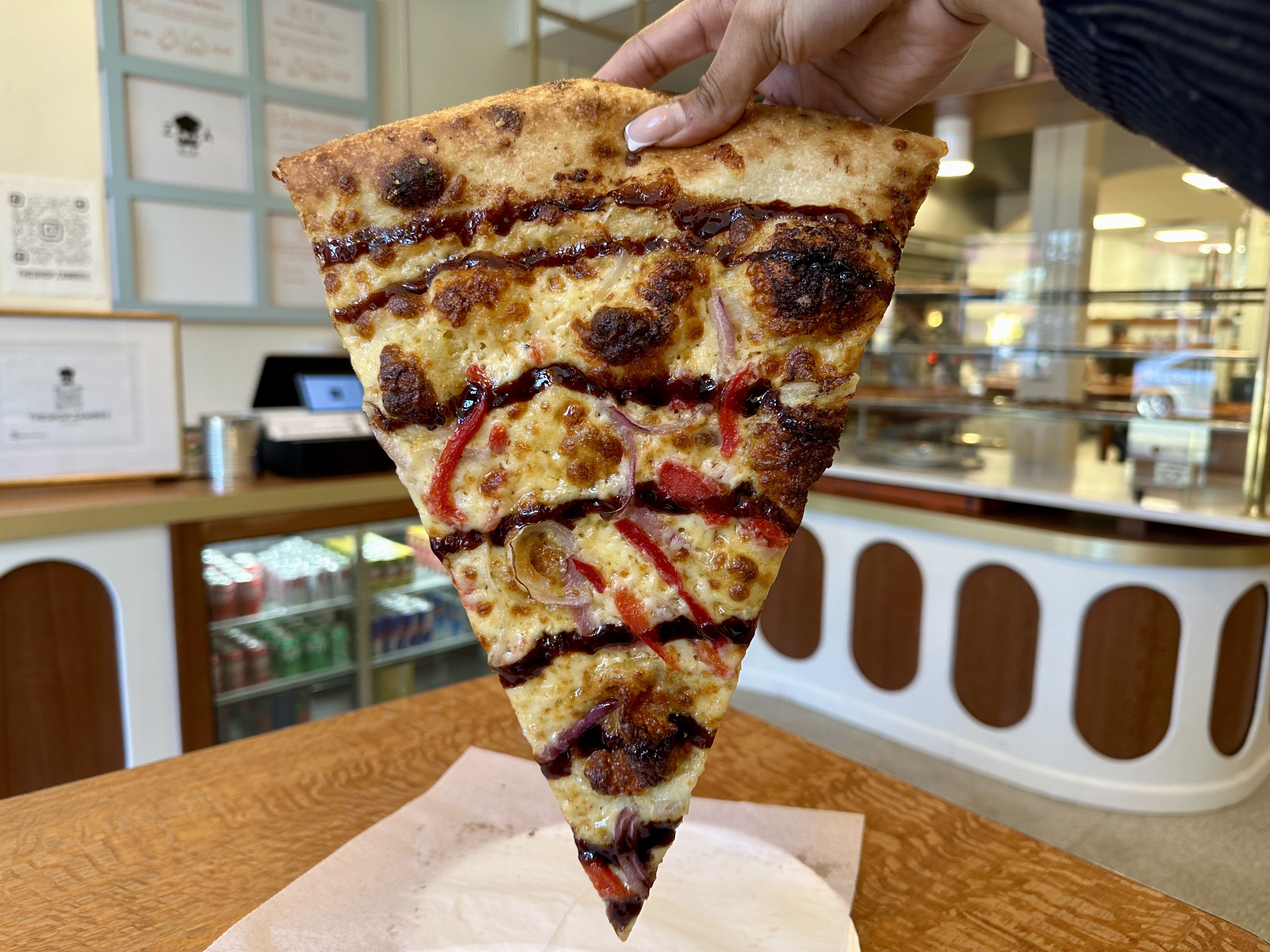 noda pizza shop opens with late-night bites and large slices