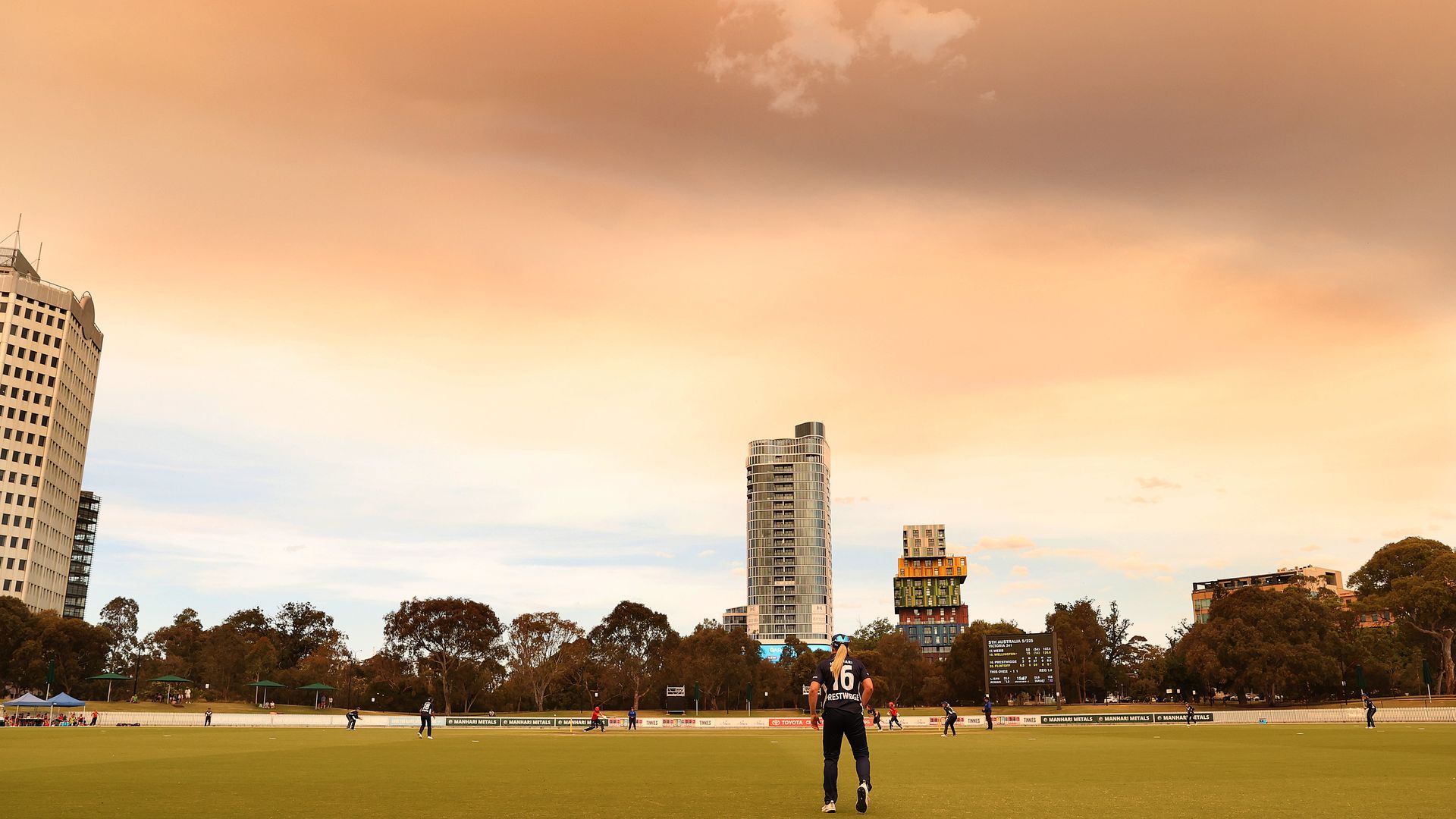 A general view as smoke from bushfires is seen in the sky during the WNCL match between Victoria and South Australia at CitiPower Centre, on December 20, 2024, in Melbourne, Australia. 