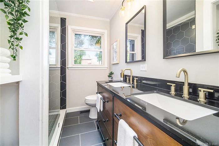 3120 Parkway Ave bar