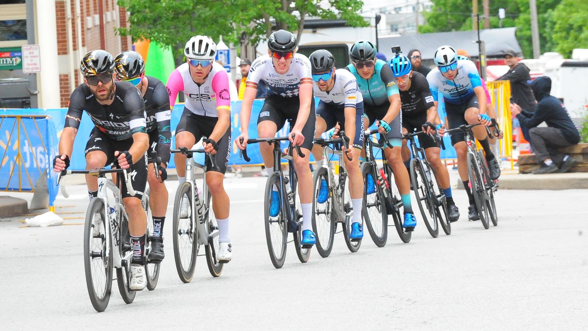 A peleton of competitors in a bike race. 